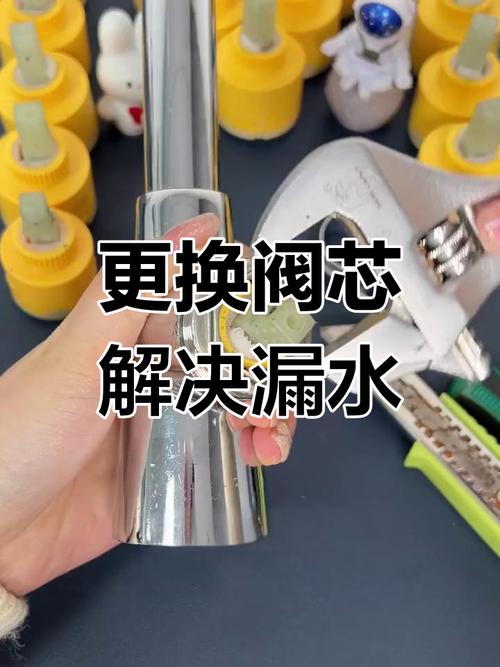 冷熱水龍頭滴水怎么維修視頻雙開關(guān)，廚房水龍頭漏水怎么處理